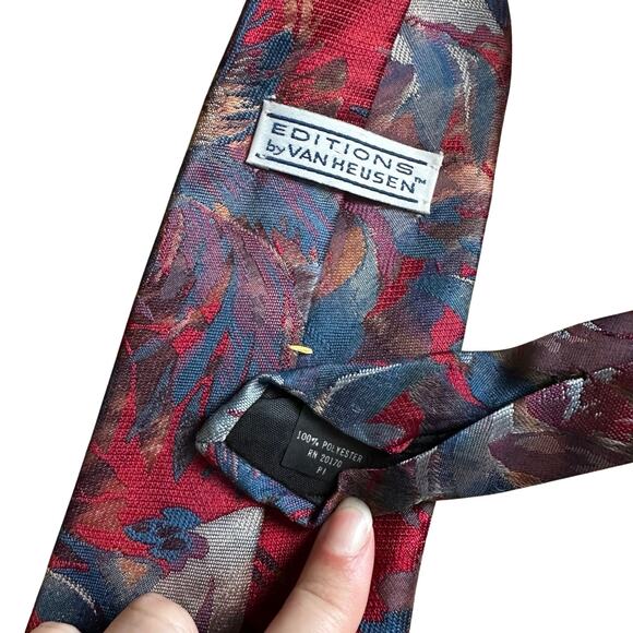 Vintage Van Heusen Red Floral Polyester Necktie - Picture 3 of 3